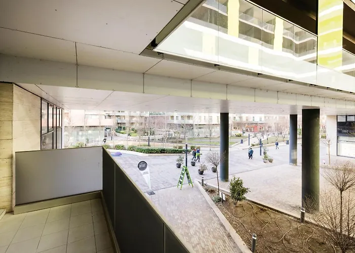 Appartamento Modern Hub With Terrace & Parking