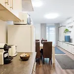Modern Hub With Terrace & Parking Apartment *