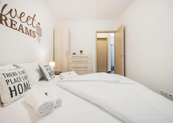 Modern Hub With Terrace & Parking Apartament *