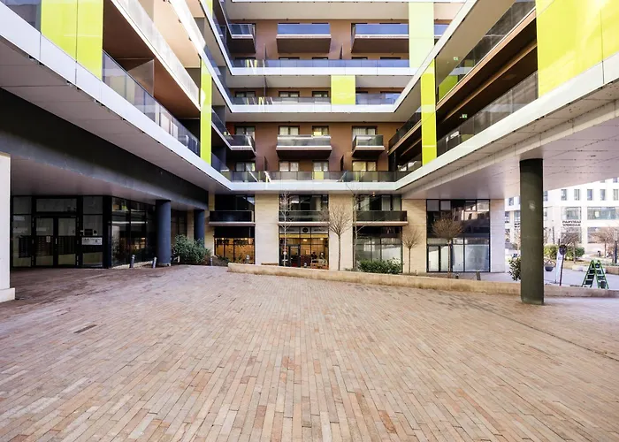 Modern Hub With Terrace & Parking Apartament *